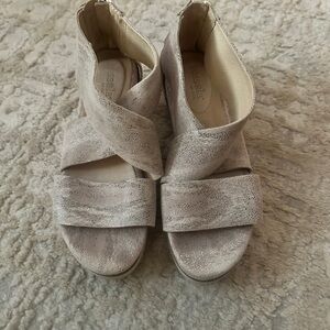 Bussola Textured Cream Sandals
